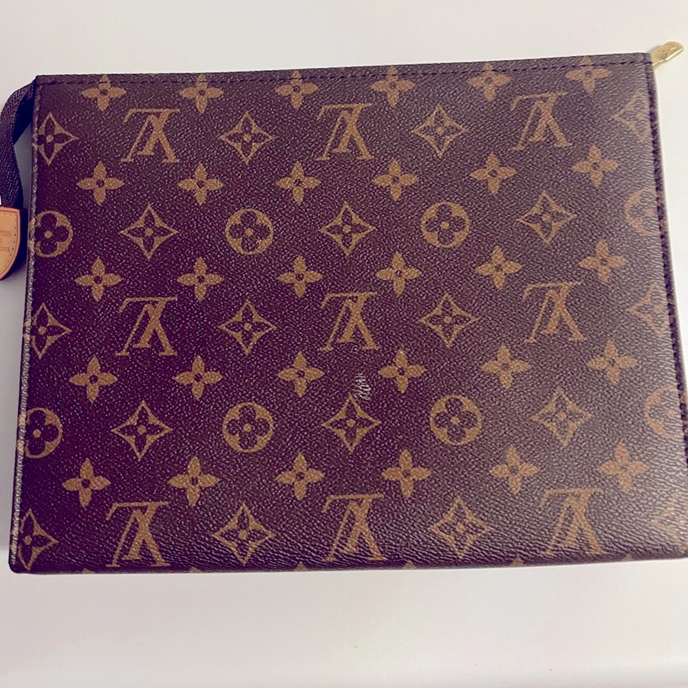 Louis Vuitton toiletry pouch Accessories *with little paint splattet